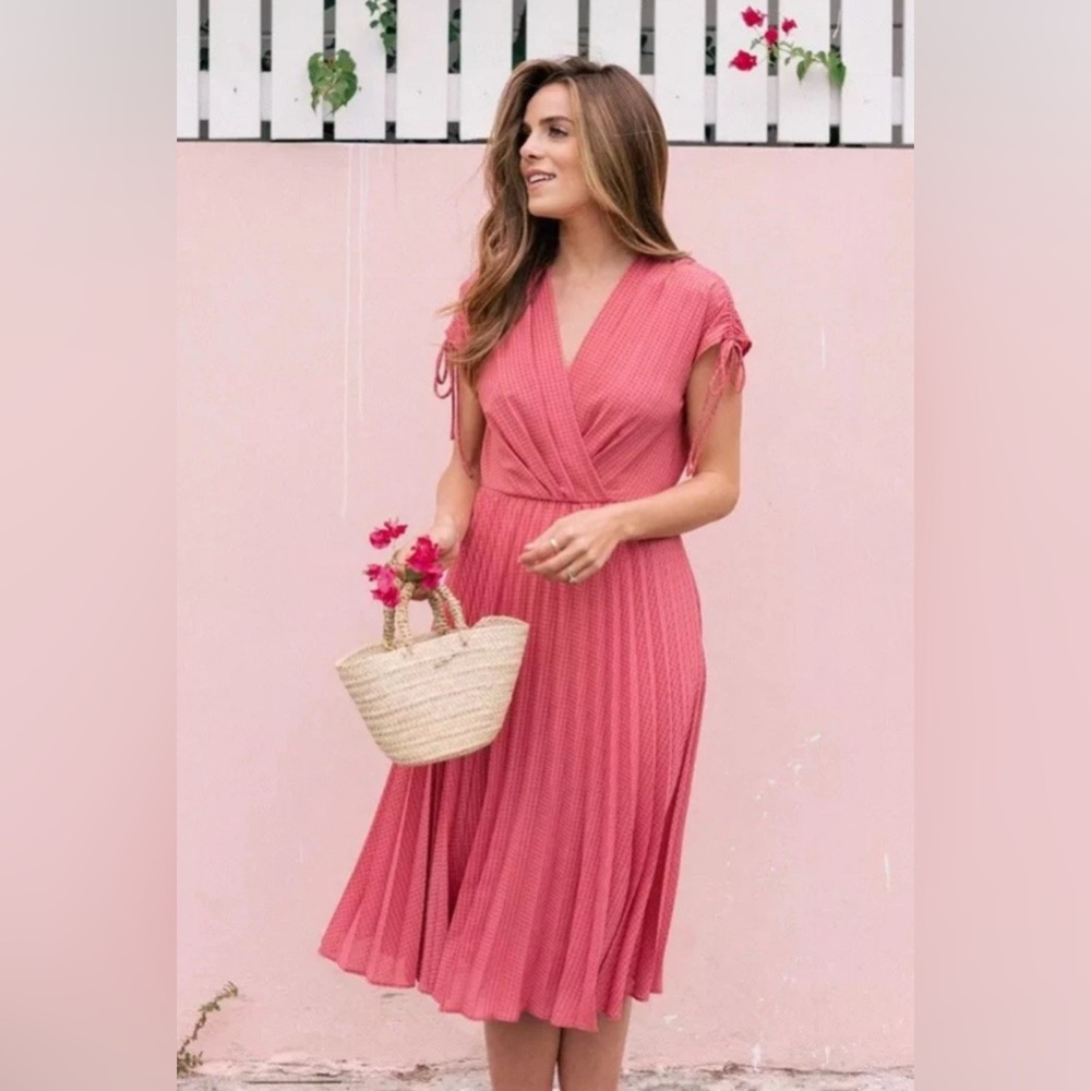 Gal Meets Glam Collection Women's Sz 4 Angelica Pleated Dress Pink Short Sleeve